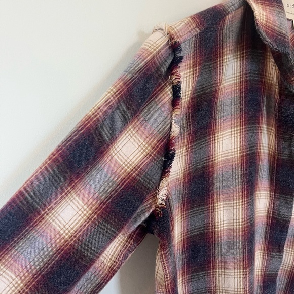 Cloth & Stone Berry Fray Plaid shirt red navy blue flannel distressed Size M - Picture 4 of 9